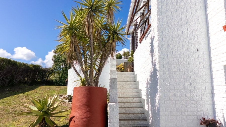 4 Bedroom Property for Sale in Pearly Beach Western Cape